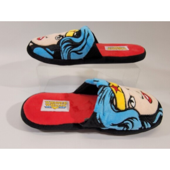KSD Women's M 7-8 Bioworld Wonder Woman Plush Soft Slip On Slide Slippers NWOT - Picture 3 of 11